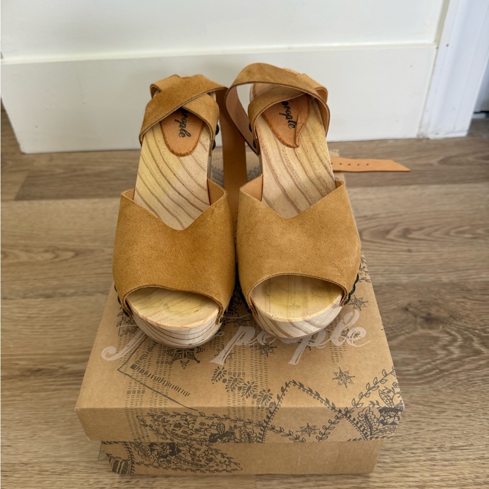 Free People Pasadena Clog Tan Suede